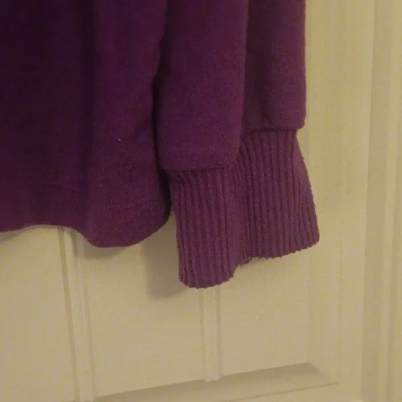 Sweater - Picture 4 of 8